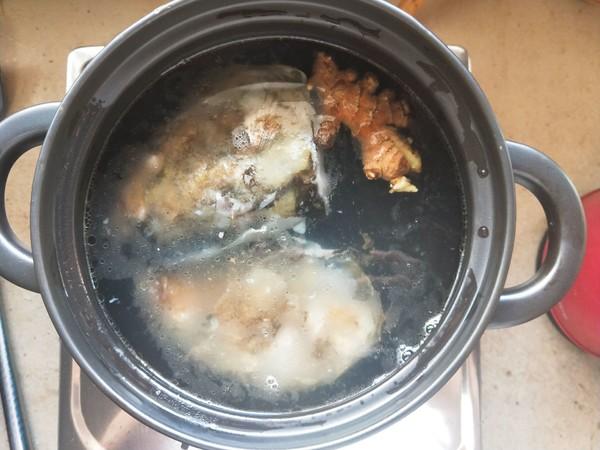 魚頭和什么一起煲湯最好（魚頭加姜蒜頭湯對人體有多大好處）(5)