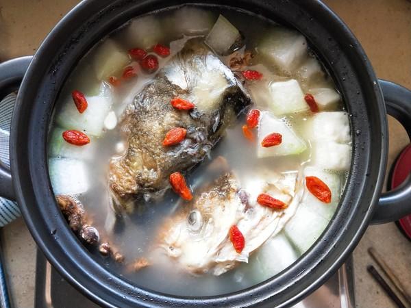 魚頭和什么一起煲湯最好（魚頭加姜蒜頭湯對人體有多大好處）(8)