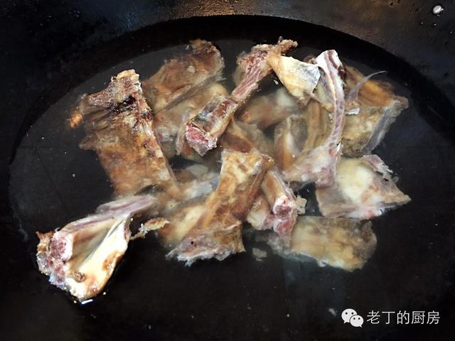 臘排骨燉蘿卜的做法大全（燉臘排骨蘿卜湯的正確方法）(3)