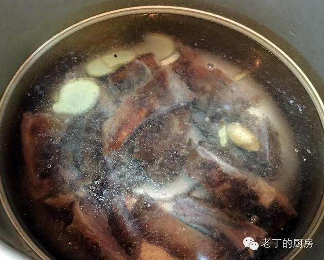 臘排骨燉蘿卜的做法大全（燉臘排骨蘿卜湯的正確方法）(5)