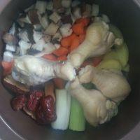 香菇雞翅根的家常做法竅門(香菇燉雞翅根塊的做法)(4)